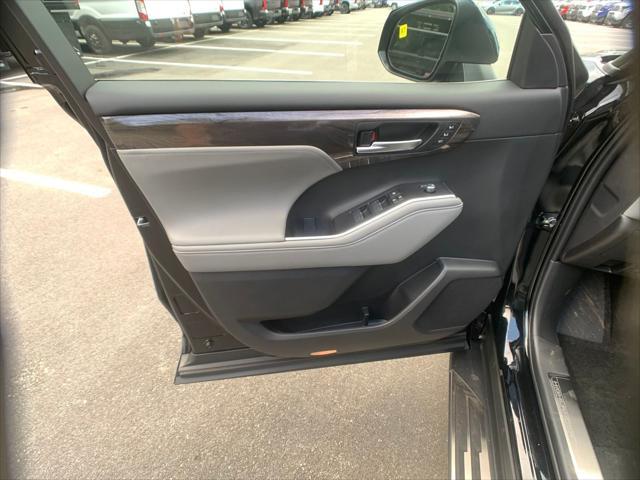new 2025 Toyota Highlander car, priced at $51,119