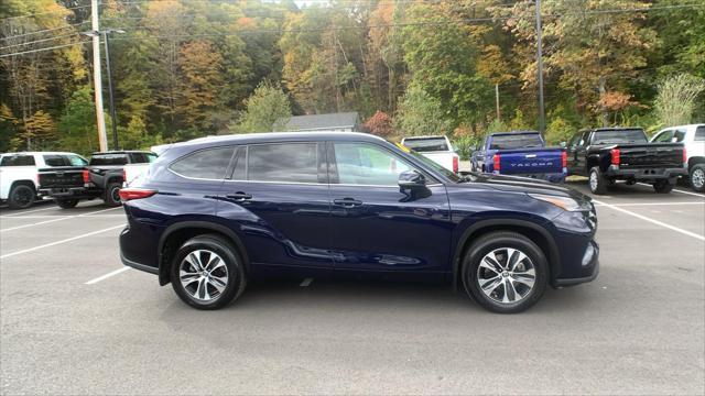 used 2021 Toyota Highlander car, priced at $33,988