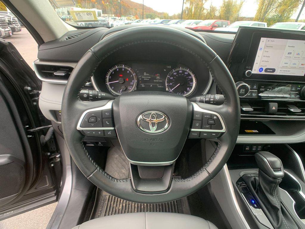 used 2023 Toyota Highlander car, priced at $36,498