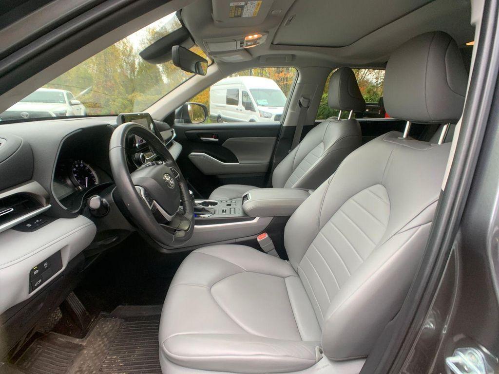 used 2023 Toyota Highlander car, priced at $36,498
