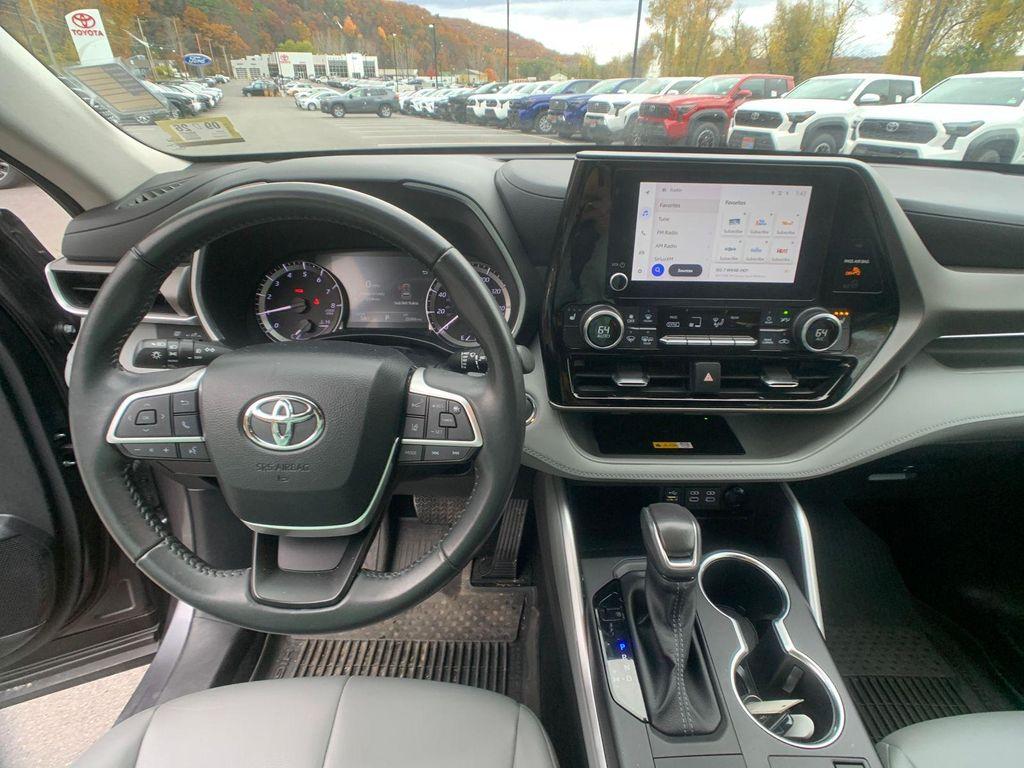 used 2023 Toyota Highlander car, priced at $36,498