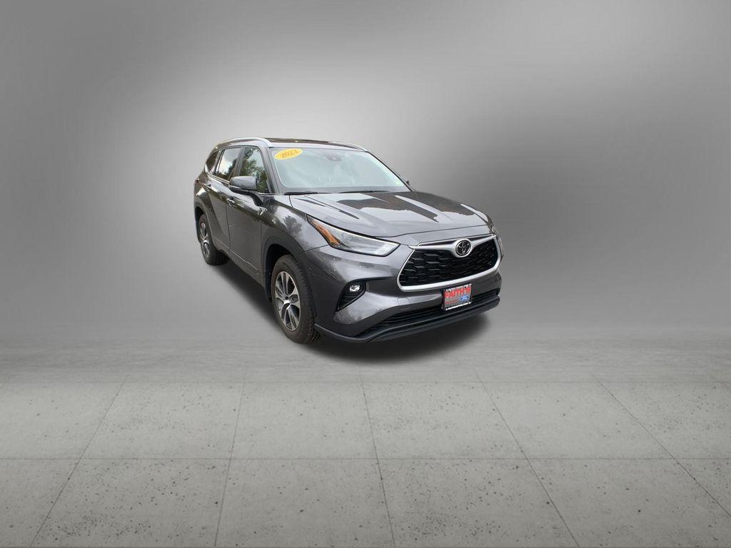 used 2023 Toyota Highlander car, priced at $36,498