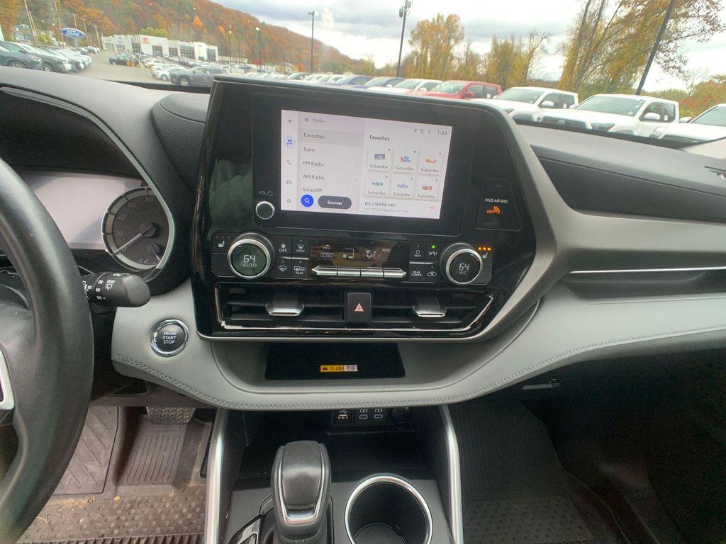 used 2023 Toyota Highlander car, priced at $36,498