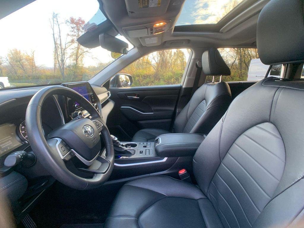 used 2024 Toyota Highlander car, priced at $38,998