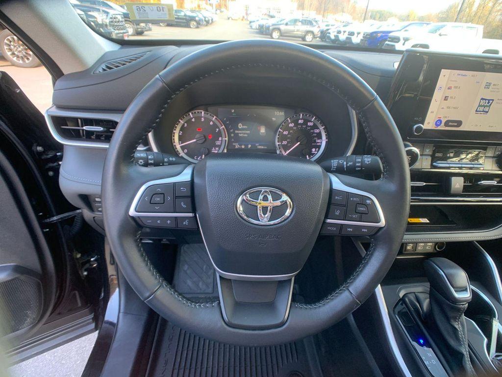 used 2024 Toyota Highlander car, priced at $38,998