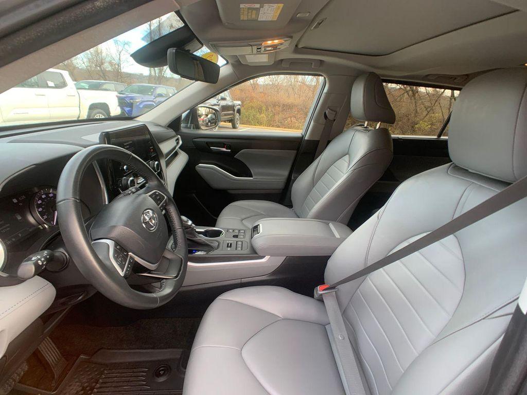 used 2023 Toyota Highlander car, priced at $36,998