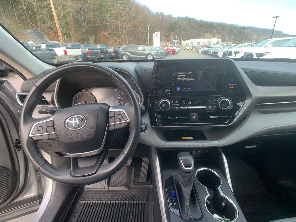 used 2023 Toyota Highlander car, priced at $36,998