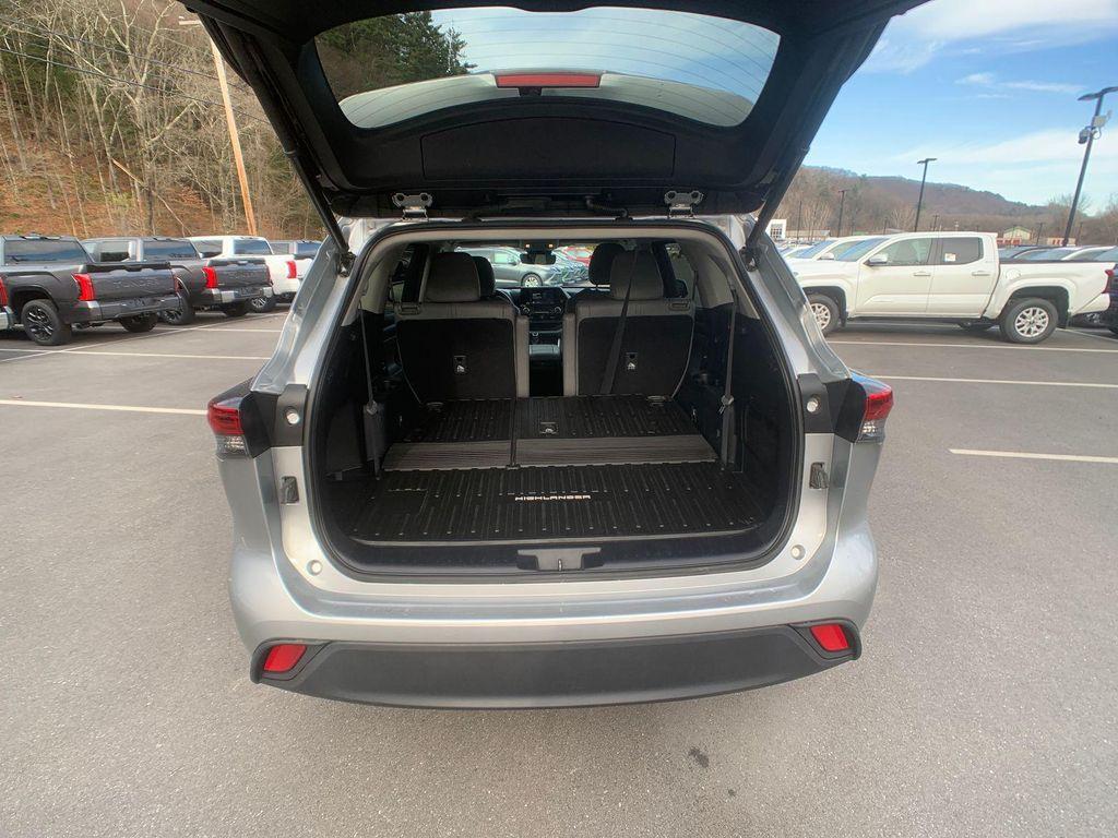 used 2023 Toyota Highlander car, priced at $36,998
