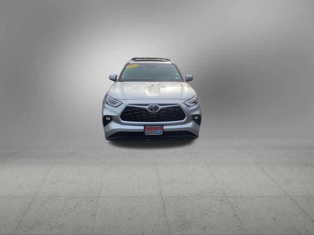 used 2023 Toyota Highlander car, priced at $36,998