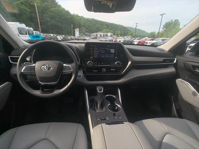 used 2021 Toyota Highlander Hybrid car, priced at $38,998