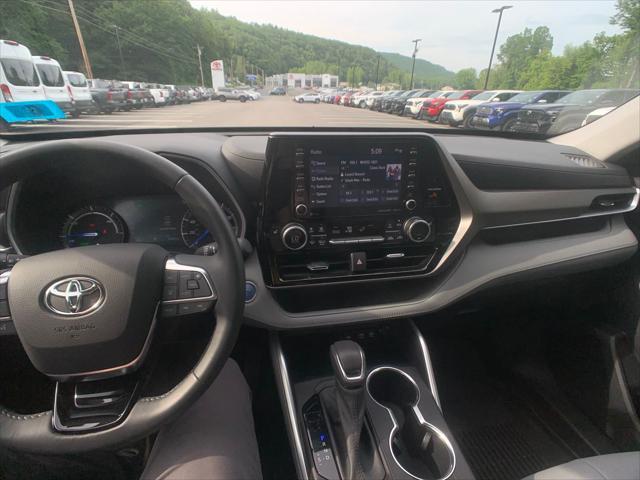 used 2021 Toyota Highlander Hybrid car, priced at $38,998
