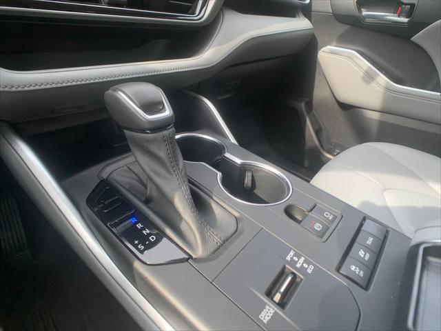 used 2021 Toyota Highlander Hybrid car, priced at $38,998