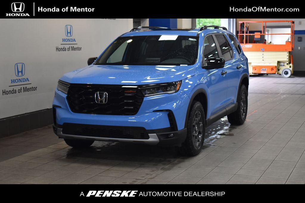 new 2025 Honda Pilot car, priced at $49,080