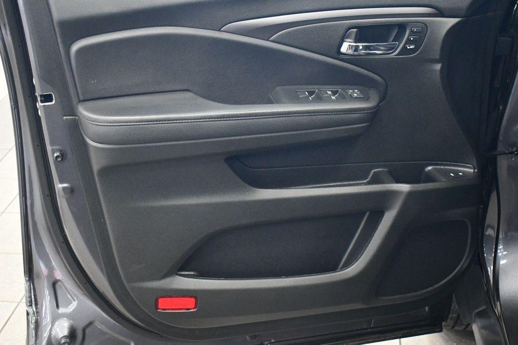 used 2022 Honda Pilot car, priced at $34,950