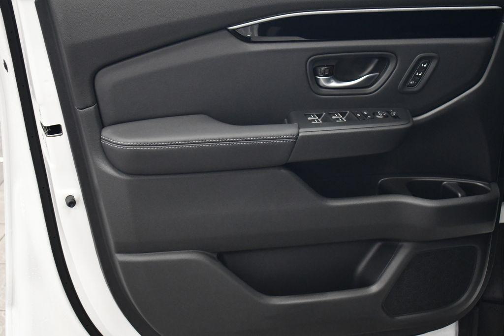 new 2025 Honda Pilot car, priced at $53,450