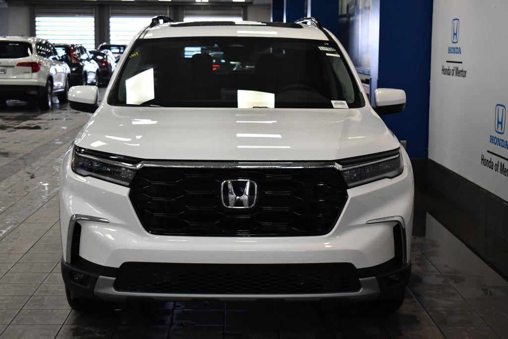 new 2025 Honda Pilot car, priced at $53,450