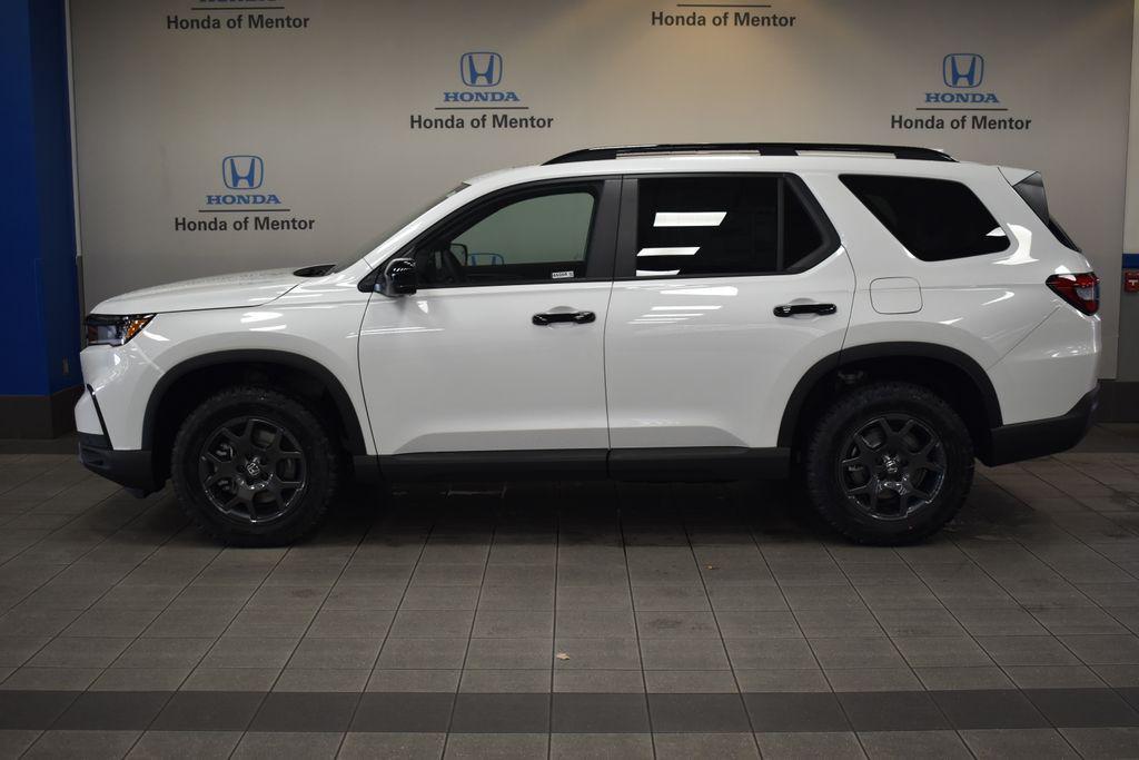 new 2025 Honda Pilot car, priced at $48,980