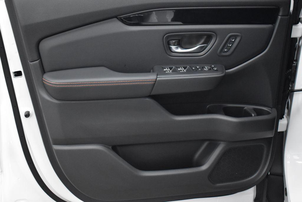 new 2025 Honda Pilot car, priced at $48,980