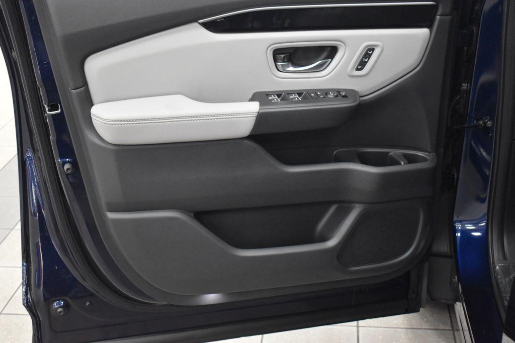 new 2025 Honda Pilot car, priced at $49,445