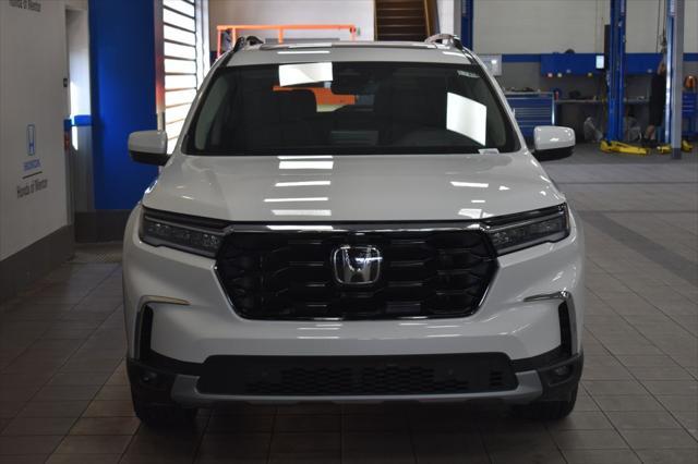 new 2025 Honda Pilot car, priced at $54,985