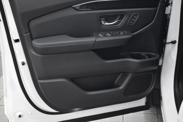 new 2025 Honda Pilot car, priced at $54,985