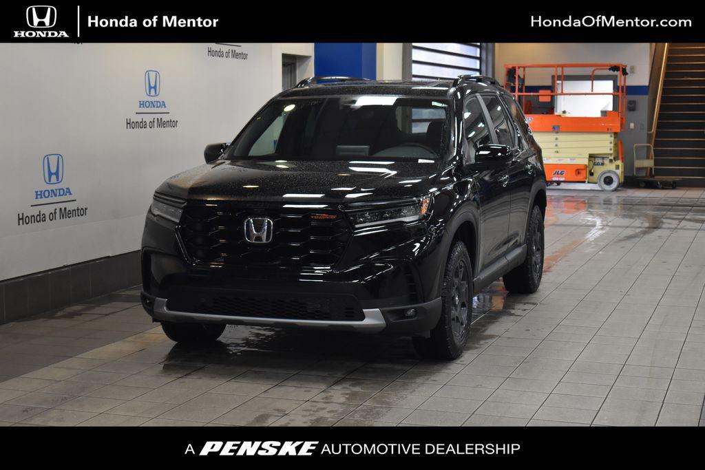 new 2025 Honda Pilot car, priced at $47,995