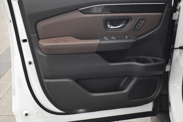 new 2025 Honda Pilot car, priced at $54,985