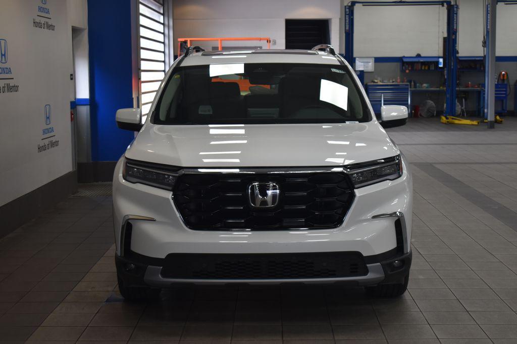 new 2025 Honda Pilot car, priced at $51,550