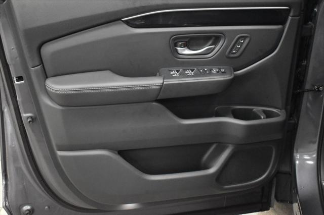 new 2025 Honda Pilot car, priced at $50,550