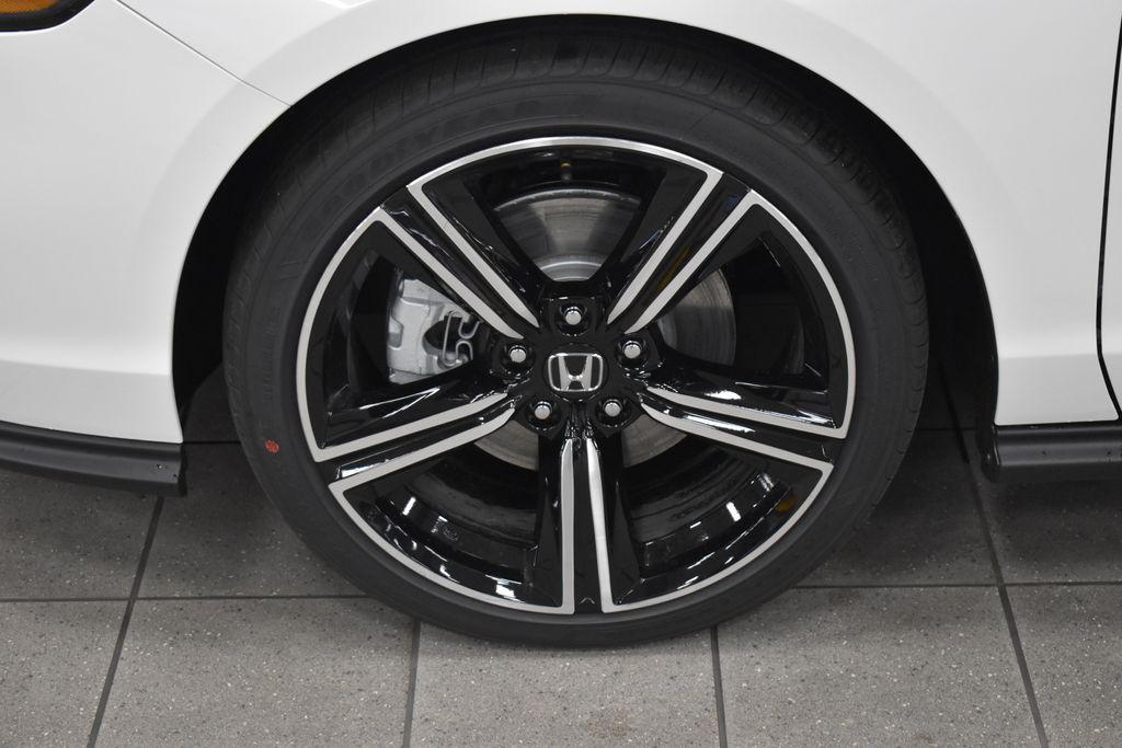 new 2025 Honda Accord Hybrid car, priced at $35,305