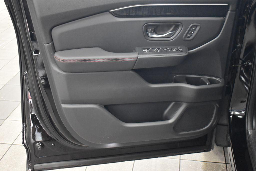 new 2025 Honda Pilot car, priced at $56,075