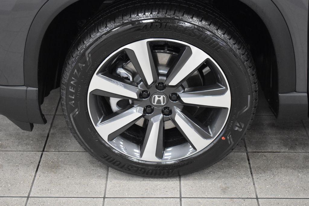 new 2025 Honda Pilot car, priced at $54,575