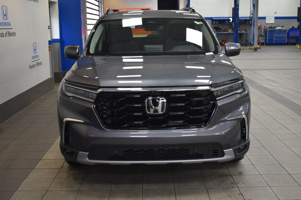 new 2025 Honda Pilot car, priced at $54,575