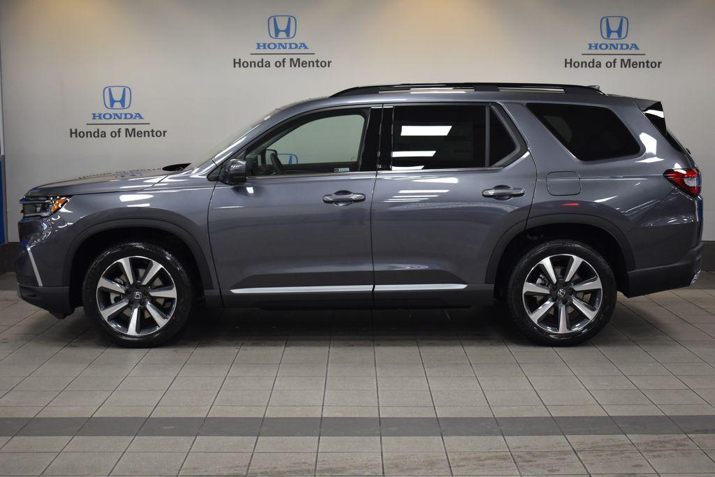 new 2025 Honda Pilot car, priced at $54,575