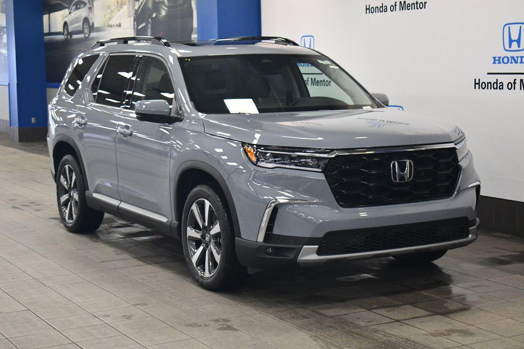 new 2025 Honda Pilot car, priced at $51,550