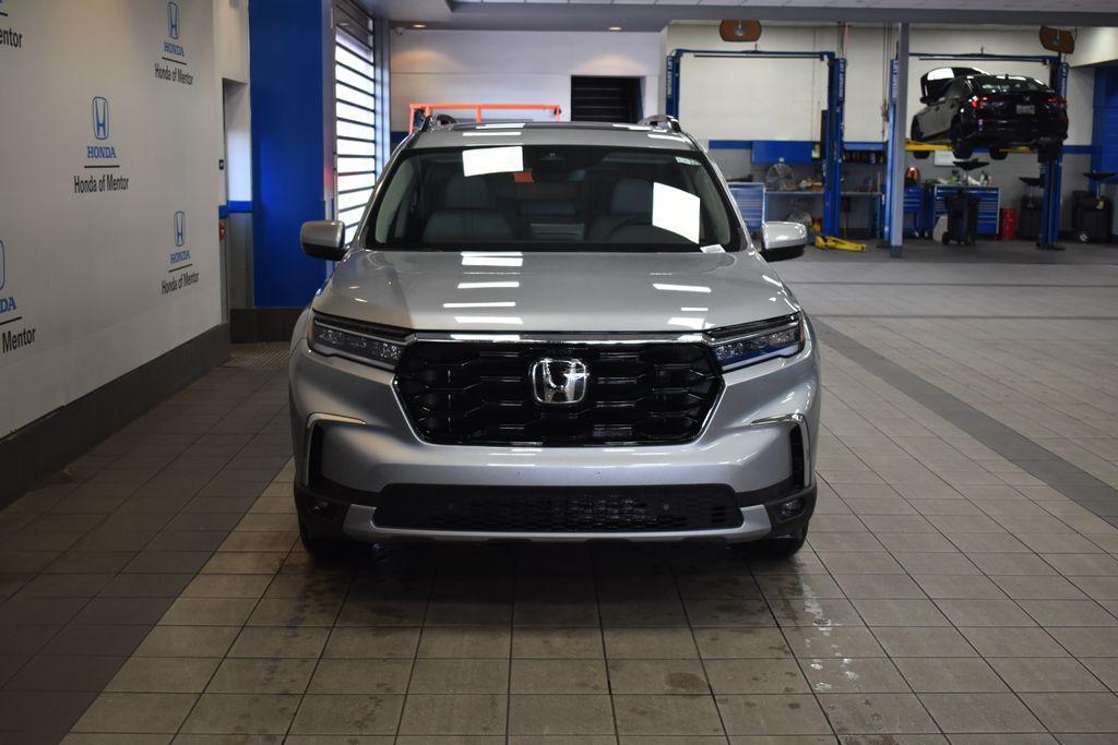 new 2025 Honda Pilot car, priced at $47,545