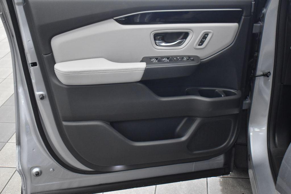 new 2025 Honda Pilot car, priced at $47,545