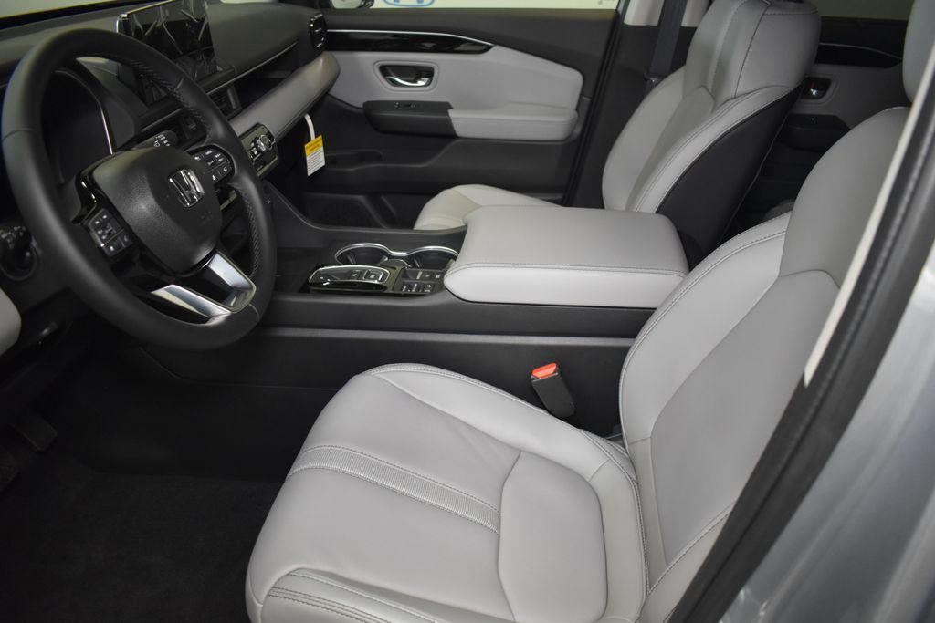 new 2025 Honda Pilot car, priced at $47,545