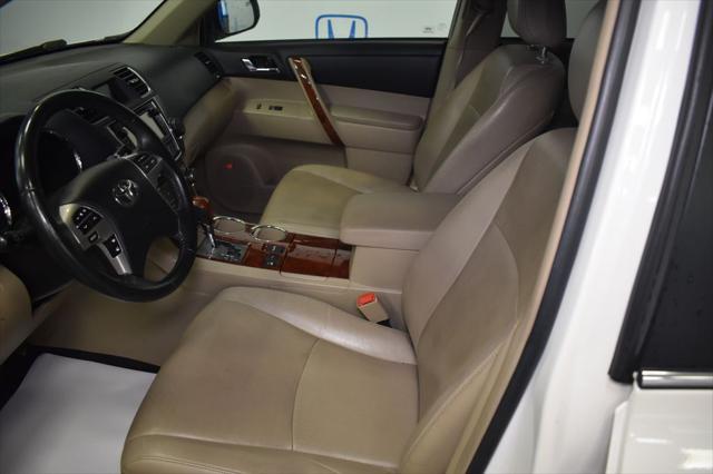 used 2013 Toyota Highlander car, priced at $13,950