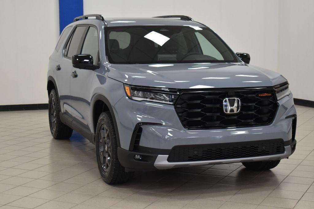 new 2025 Honda Pilot car, priced at $51,350