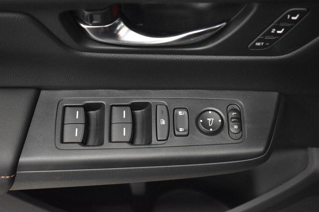 new 2026 Honda CR-V Hybrid car, priced at $39,725