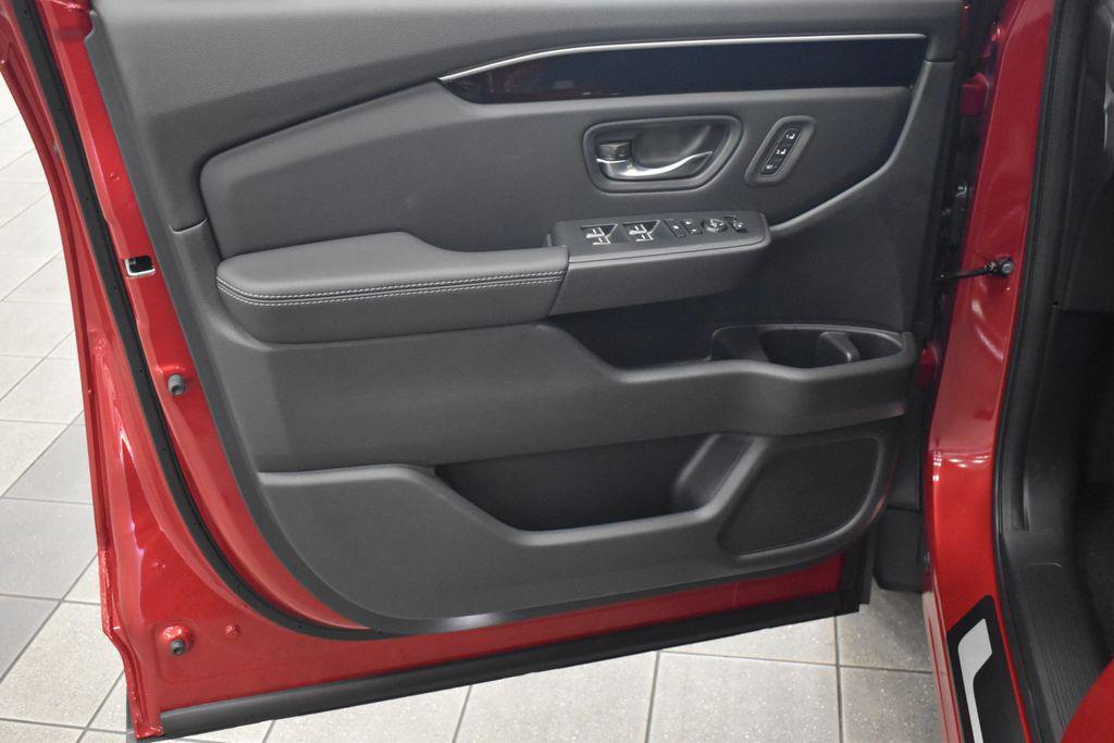 new 2025 Honda Pilot car, priced at $47,995