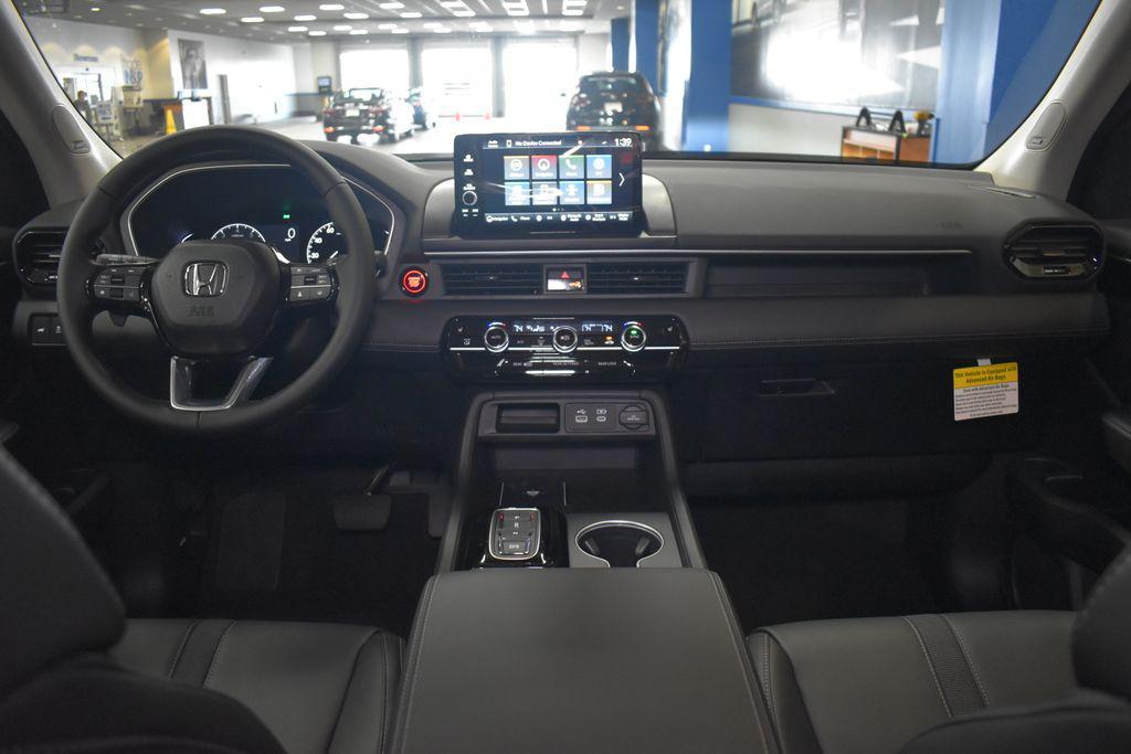new 2025 Honda Pilot car, priced at $47,995