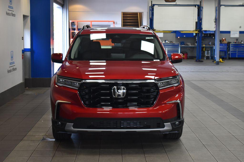 new 2025 Honda Pilot car, priced at $47,995