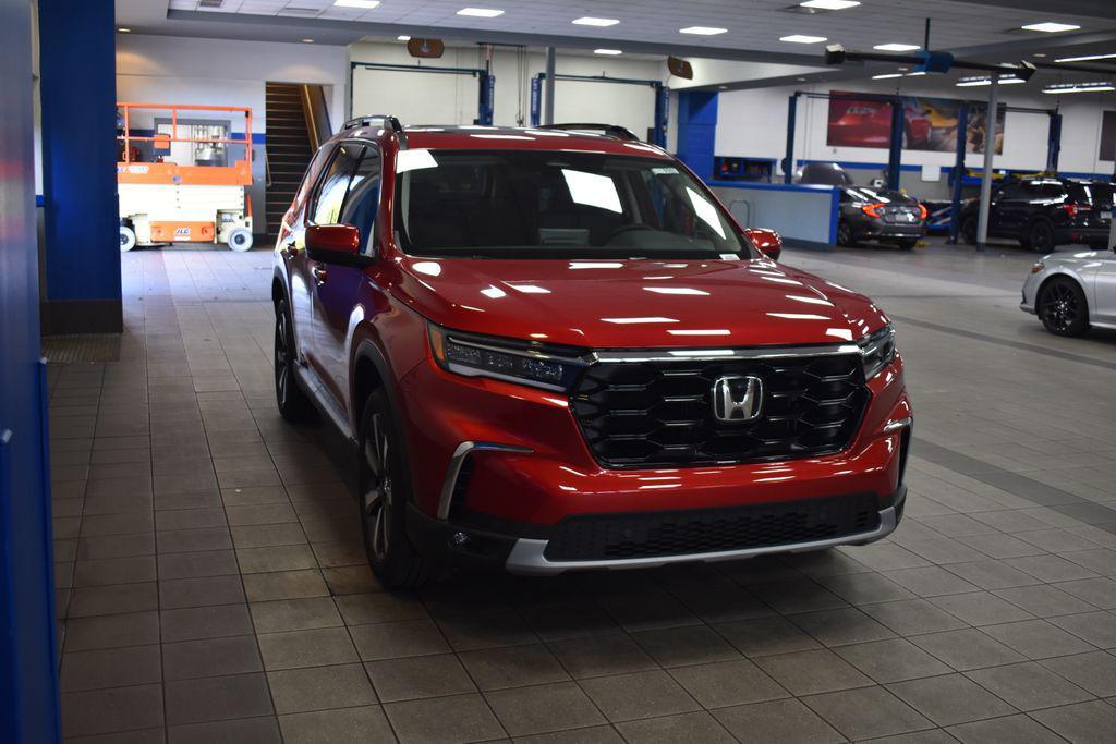 new 2025 Honda Pilot car, priced at $47,995