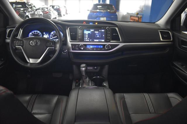 used 2019 Toyota Highlander car, priced at $23,550