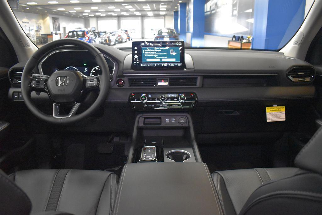 new 2025 Honda Pilot car, priced at $48,985
