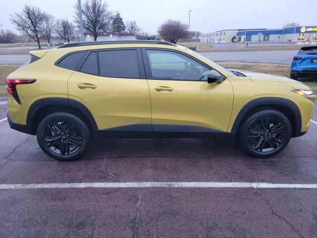 new 2025 Chevrolet Trax car, priced at $27,085