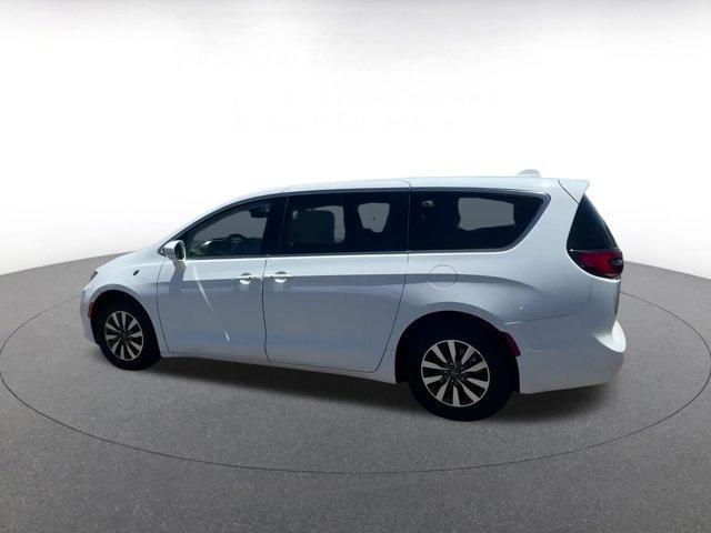 used 2022 Chrysler Pacifica Hybrid car, priced at $26,274