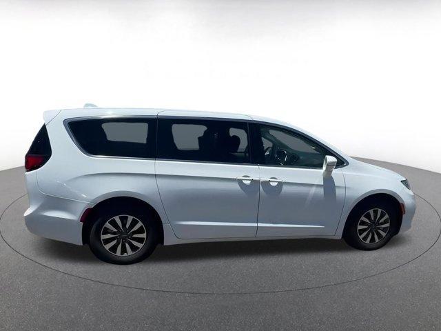 used 2022 Chrysler Pacifica Hybrid car, priced at $26,274